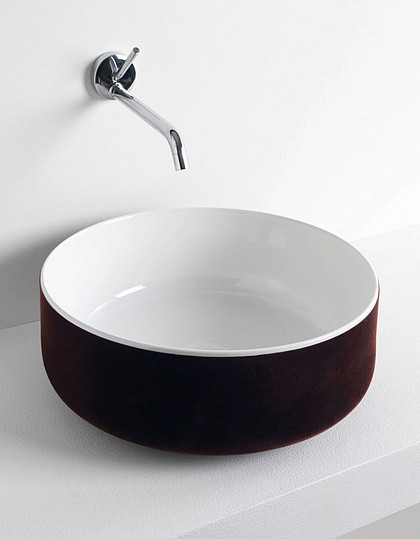 раковина artceram cognac col001 01 65 накладная, без отв., без перелива, на столешницу, saniglaze, ø42xh16 см, белая/отделка синтетический бархат цвет testa di moro